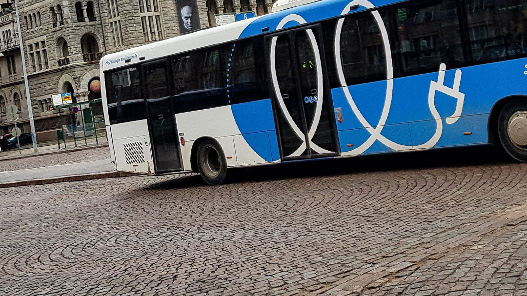 electric-bus-4543721-2